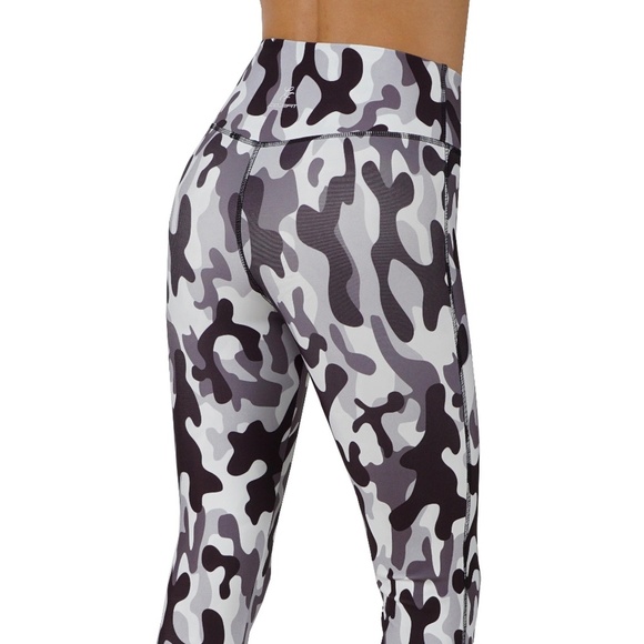Camouflage Yoga leggings capri V shap back - Picture 2 of 5